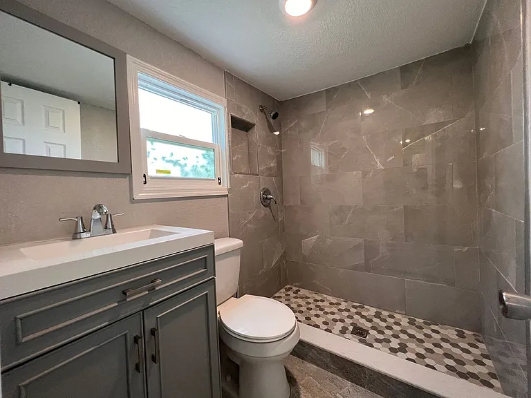 718 W 7th St #2 — Photo 20