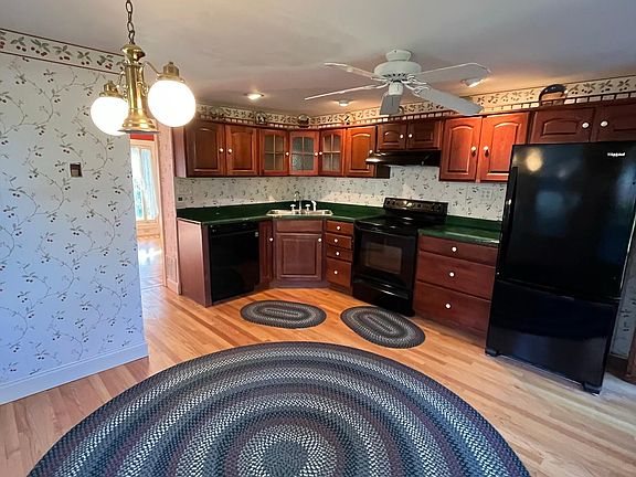 3rd image of 5 Albany Ave