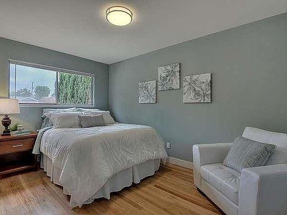 5th image of 1081 Keltner Ave