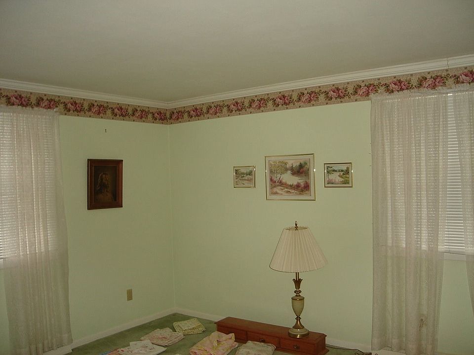 2nd image of 163 Vande Hei Rd