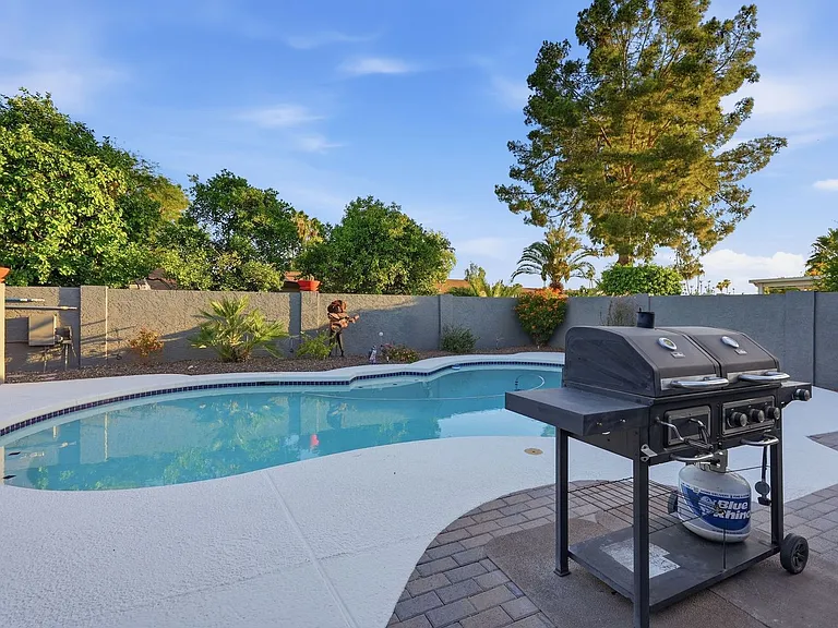 6823 E Grandview Dr — Photo 35