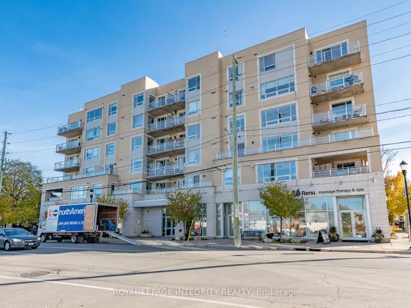 1422 Wellington St W #304, Ottawa, ON K1Y 0X7