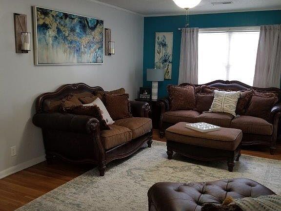 2nd image of 922 N Dyer Cir