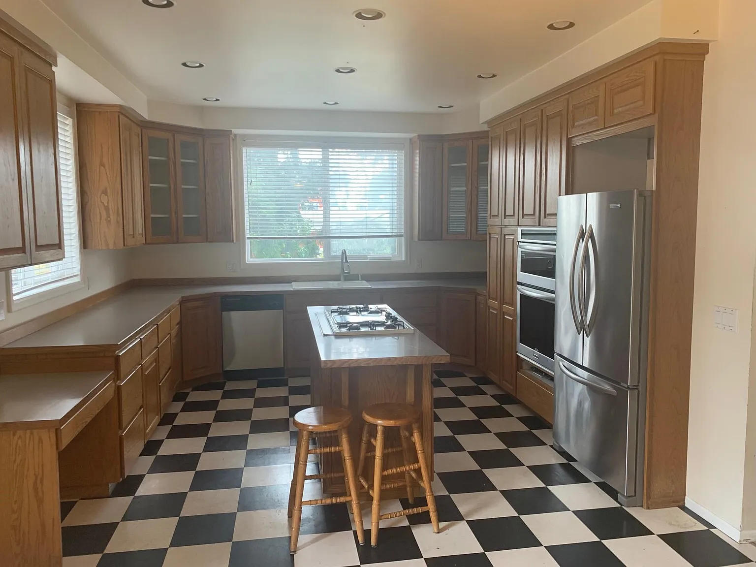 4 bed, 3.5 bath, 2553 sqft, $3,200 — Photo 3