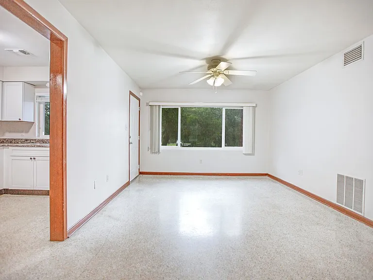1820 NW 10th St — Photo 47