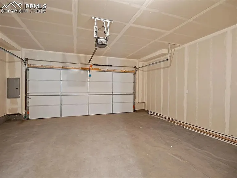 888 Beckton Hts — Photo 33