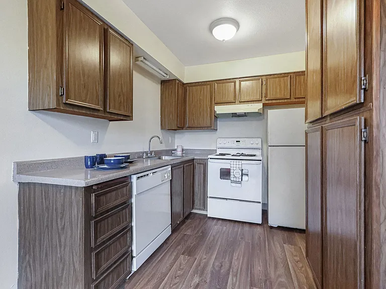 Applegate Apartments — Photo 16