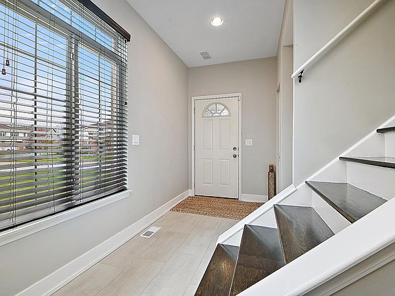 3rd image of 8421 Kirby Dr