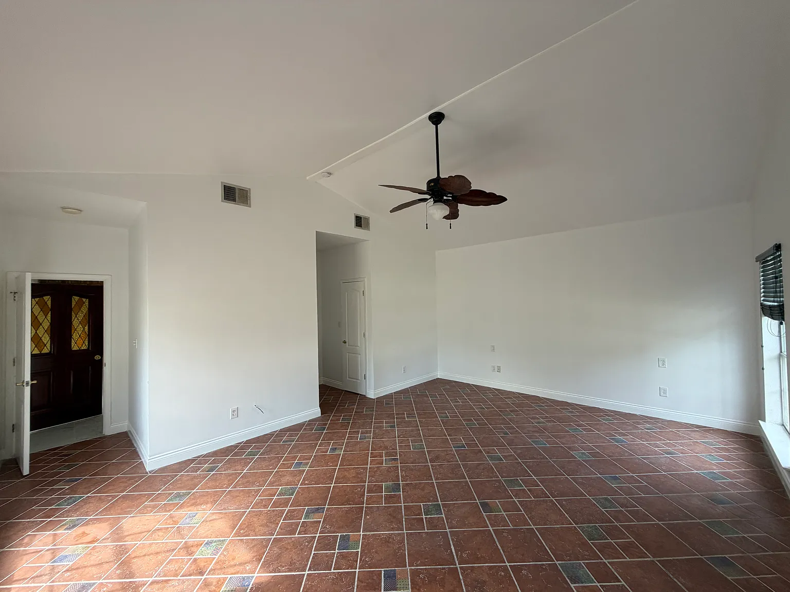 4 bed, 1800 sqft, $2,000 — Photo 4