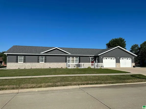 630 25th Ave, Sheldon, IA 51201