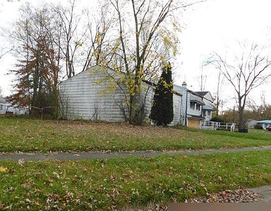3rd image of 1635 Sweetbrier St SW