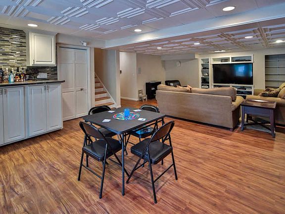 5th image of 7 Provence Dr