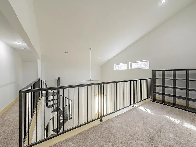 2400 Ridgecrest Dr — Photo 16