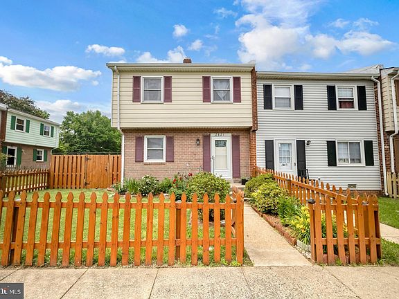 4th image of 2821 Banks Ct