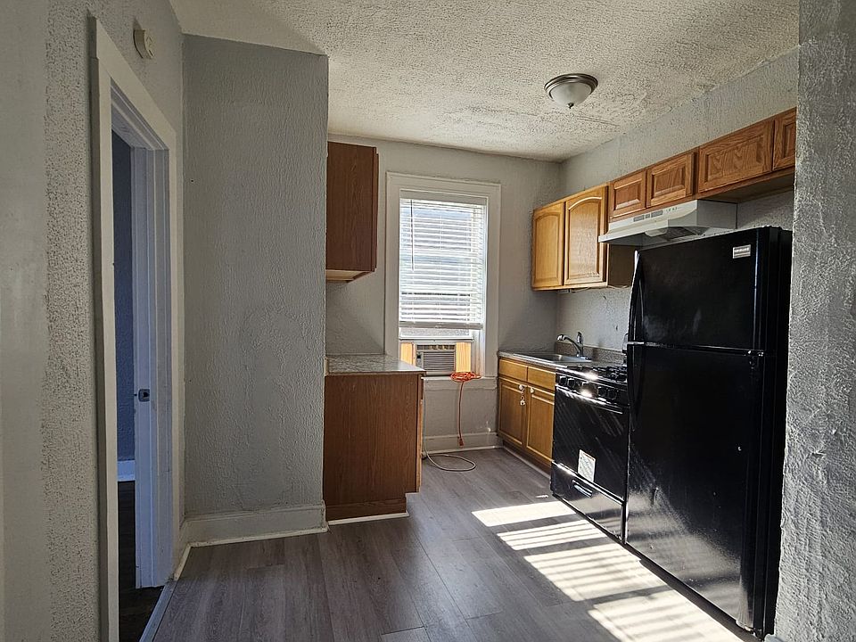 1st image of 691 Elizabeth Ave #3B