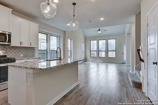 4 bed, 3.0 bath, 2363 sqft, $2,300 — Photo 3