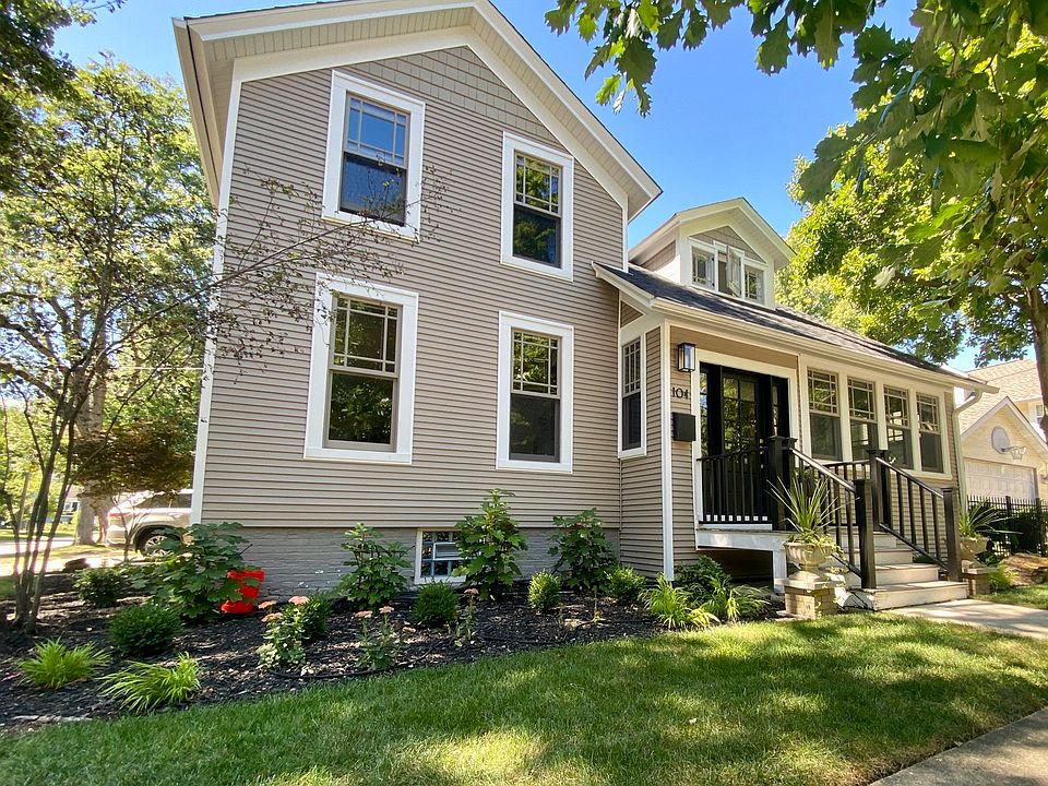 1st image of 104 N Benton St