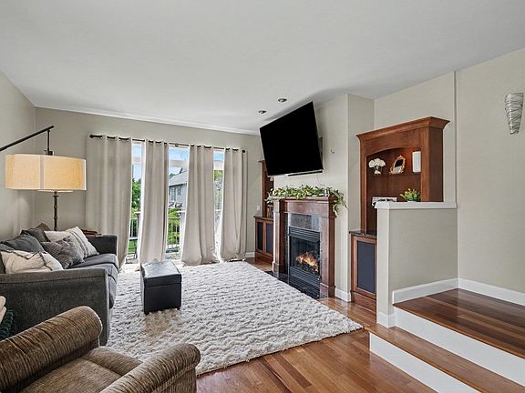 4th image of 228 Wright St #73