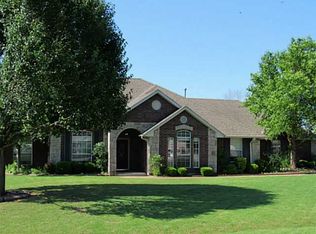 1404 Quail Lake Way, Mustang, OK 73064