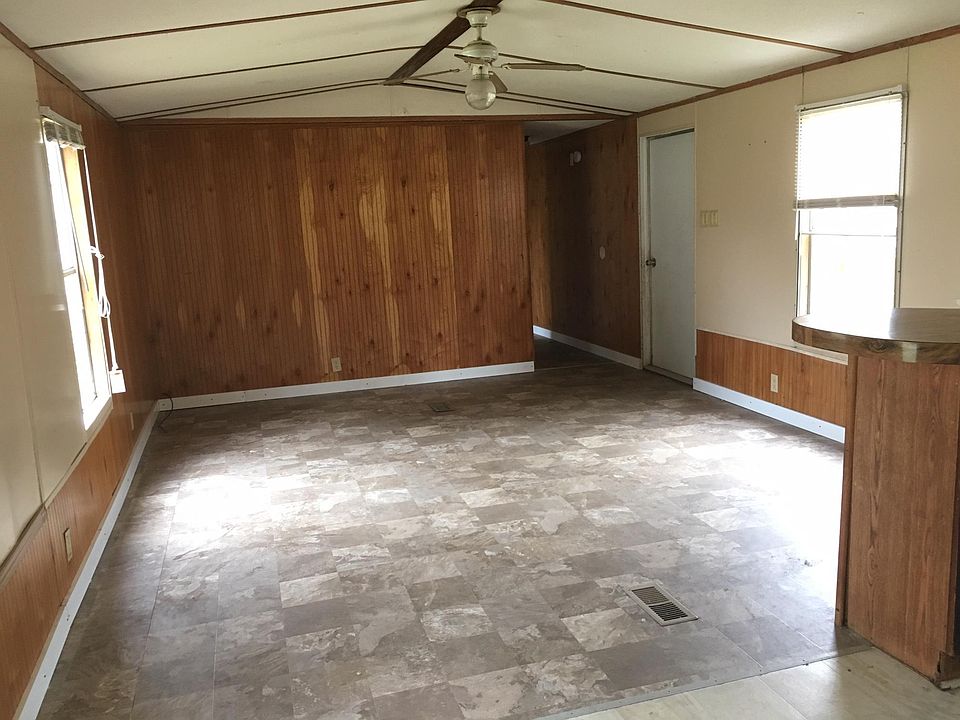 2nd image of 225 Lone Star Rd