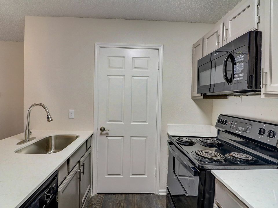 13-web-or-mls-Lake Park Rd-013
