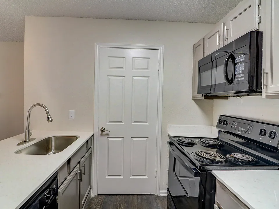 Lakeland Apartments