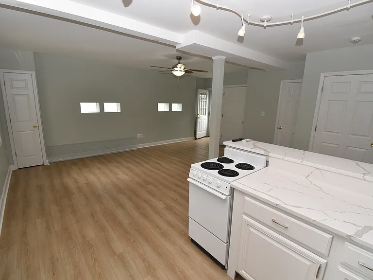 2901 Meadow View Rd — Photo 38