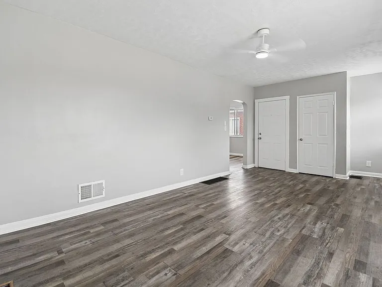 375 S Chase Ave — Photo 4