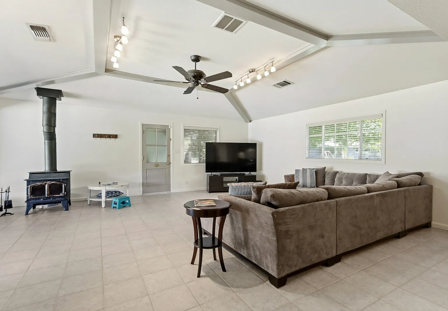3201 Bonita Dr — Photo 3