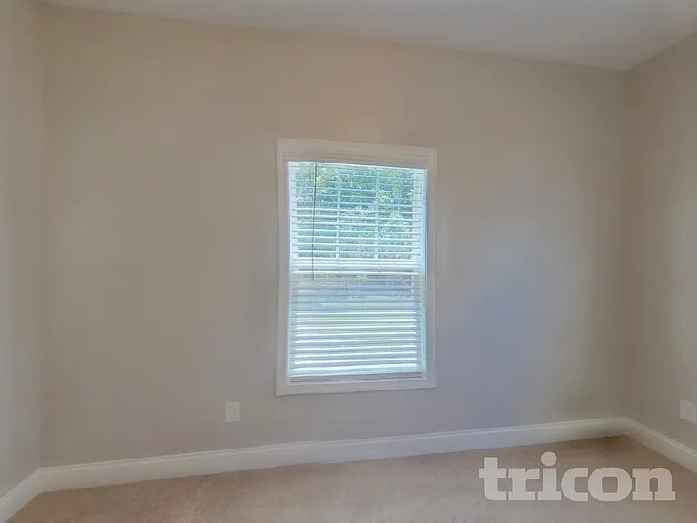 563 Roseridge Dr — Photo 14