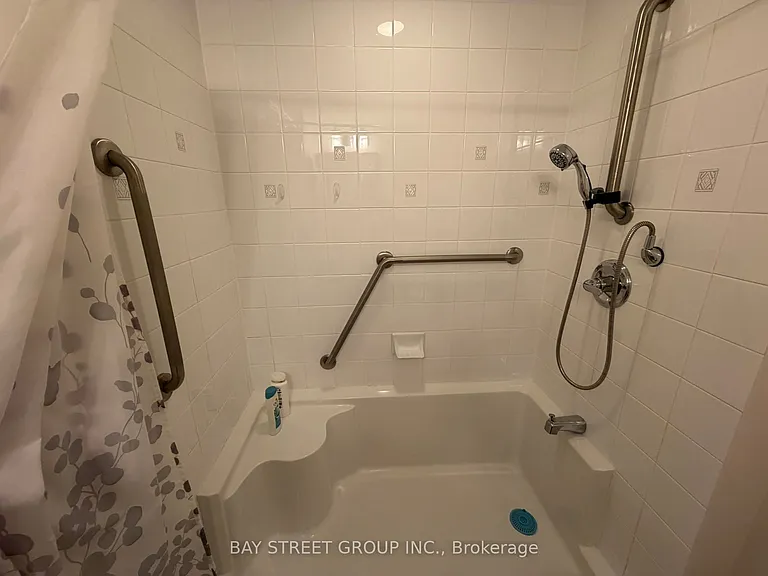 11211 Yonge St #1002 — Photo 10