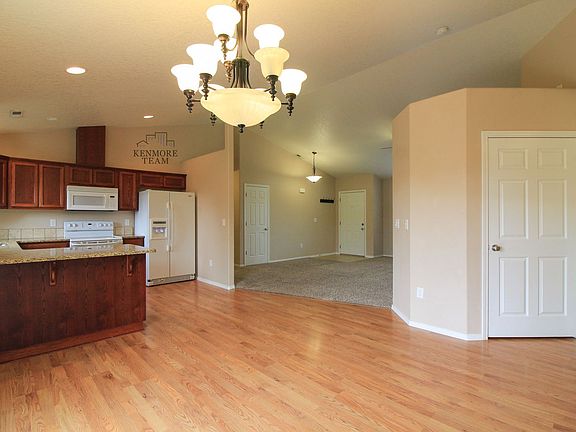 3rd image of 668 Sedgwick Pl