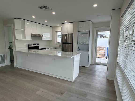 4th image of 2070 NE 56th St APT 1