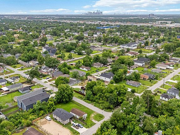 4th image of 8102 Safebuy St
