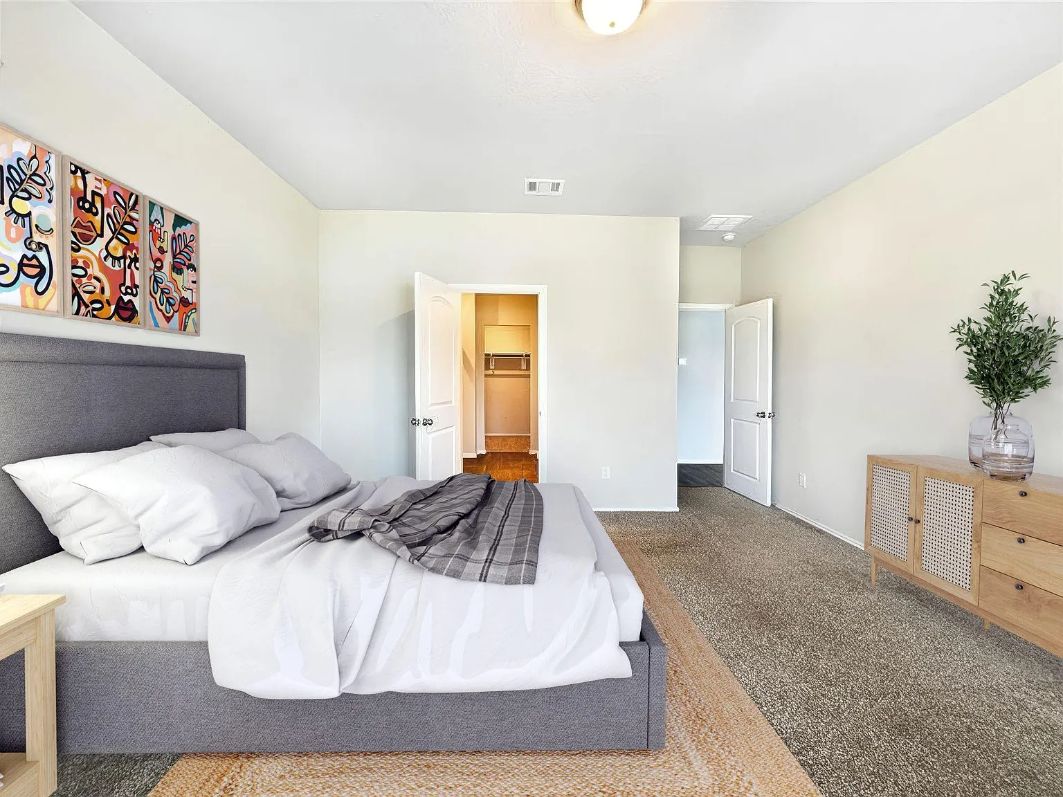 4 bed, 3.0 bath, 2962 sqft, $979 — Photo 1