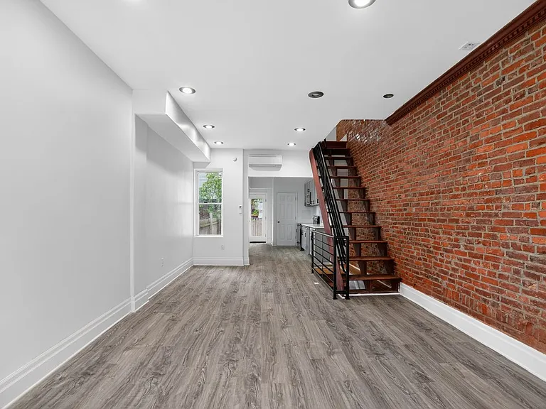 1302 N Dover St — Photo 30
