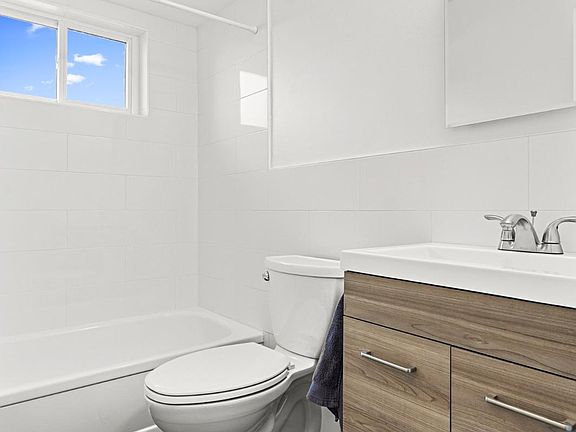 3rd image of 4820 Briarwood Ave #8