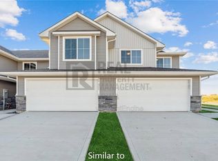1100 Sunflower Ln, Pella, IA 50219