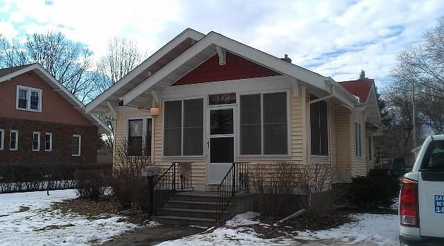 1st image of 128 Market St S