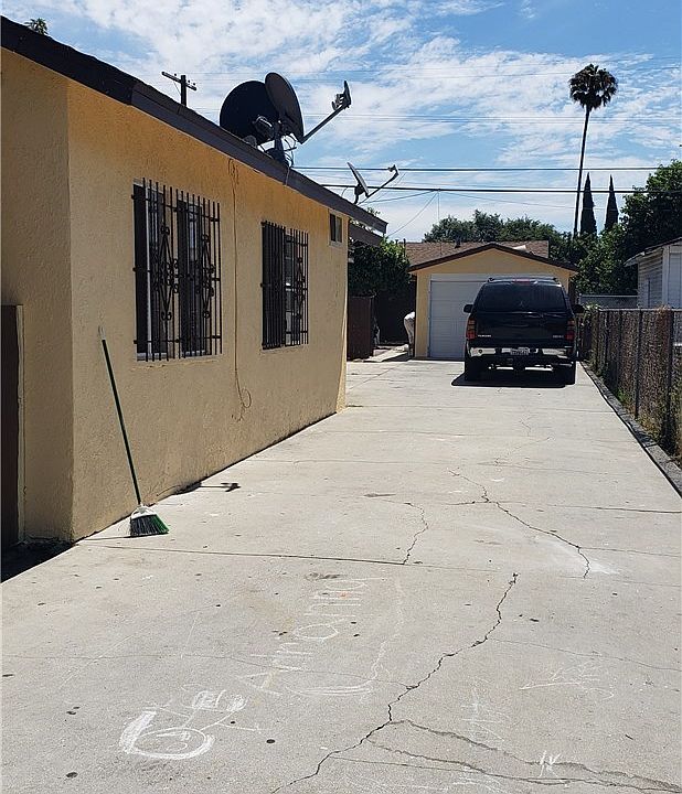 1st image of 9816 Wilmington Ave