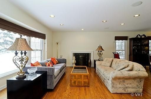 3rd image of 9 Greenbriar East Dr