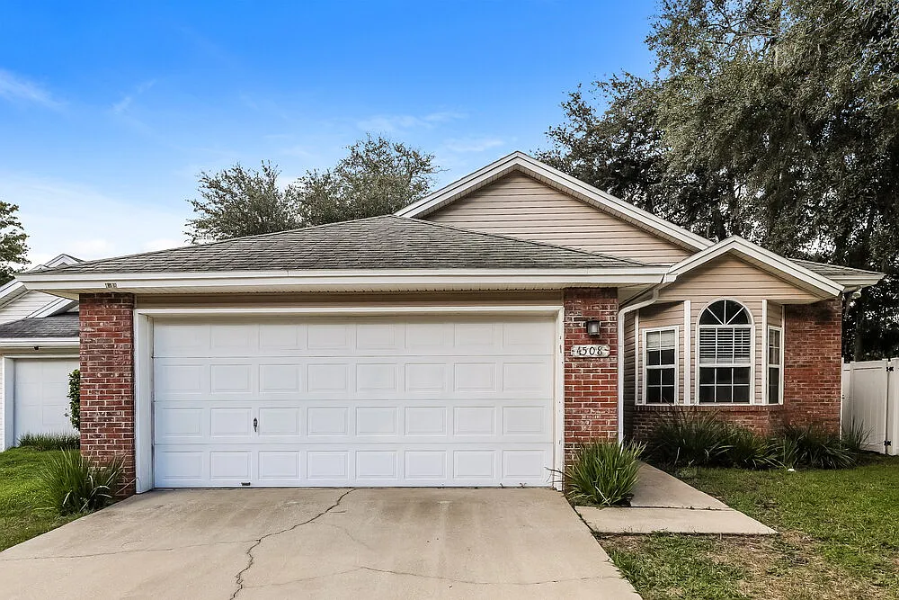3 bed, 2.0 bath, 1416 sqft, $1,860 — Photo 1