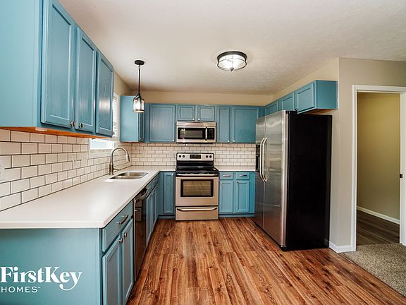 5th image of 1068 Oxford Dr N