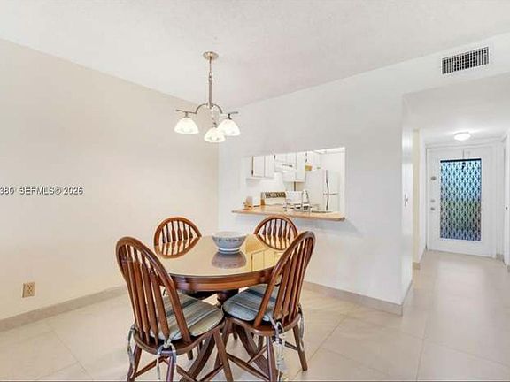4th image of 2941 N Nob Hill Rd APT 301