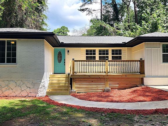 3rd image of 3340 Pinehill Dr