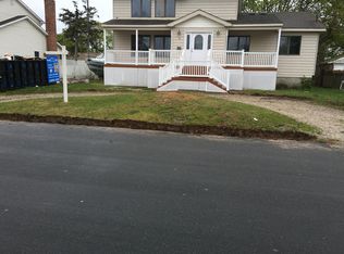 17 Vermont Ave, West Babylon, NY 11704