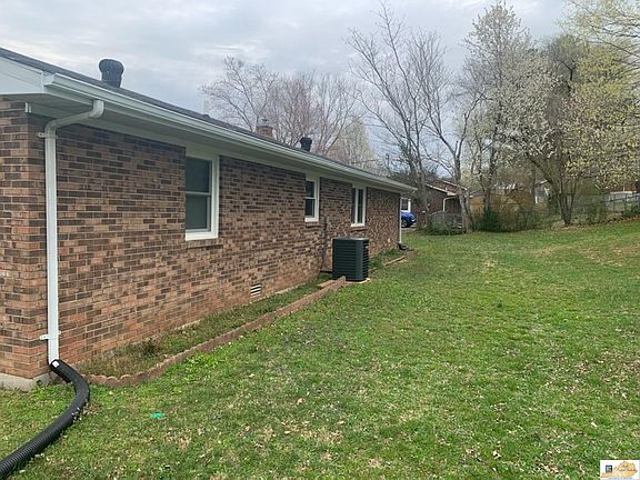 3rd image of 1099 Lee St