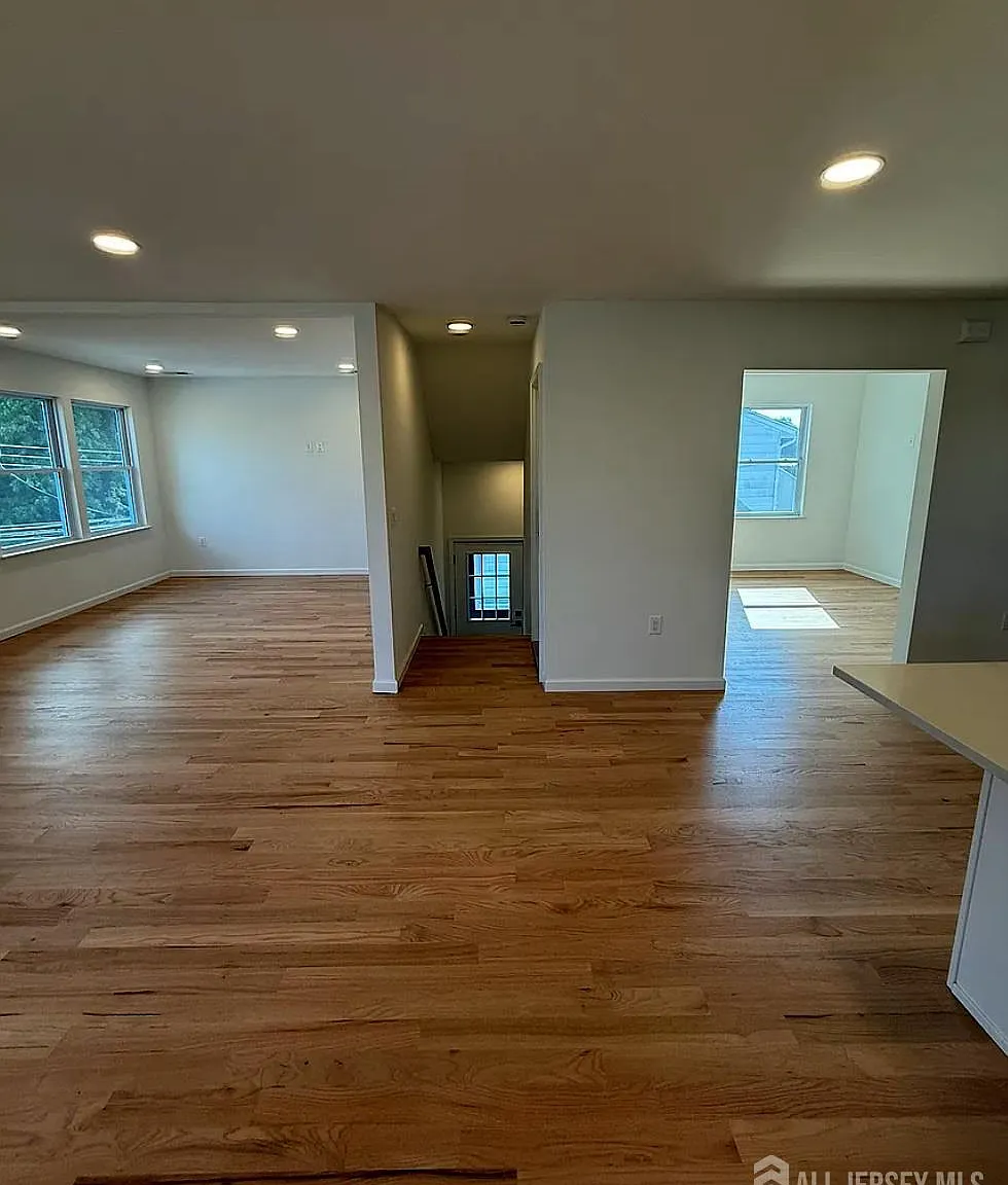 416 Catherine St — Photo 3
