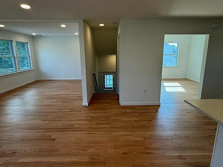416 Catherine St — Photo 3