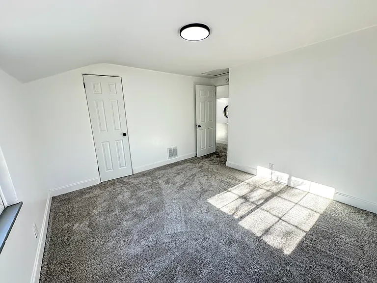 1607 Girard Ave — Photo 16